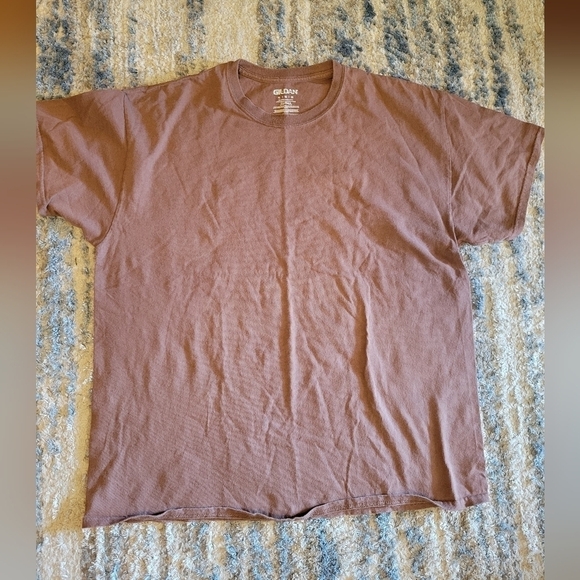 Gildan tshirt size XL - Picture 1 of 2